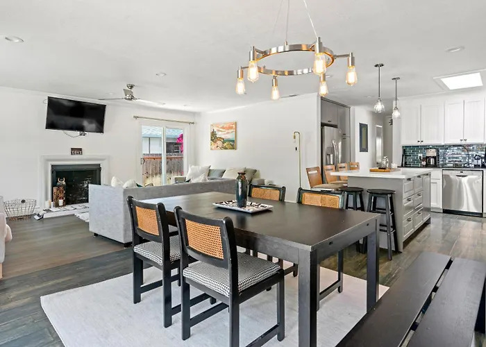 Family Friendly 3Bed ,2Bath Pool, Hot-Tub, Cold Plunge, Sleeps 8