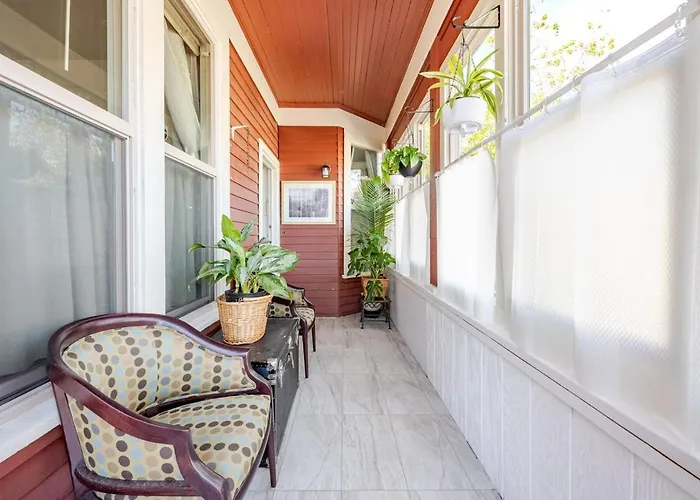 1932 Eduardian San Rafael Home, 3 Bed 2 Bath Upstairs Flat