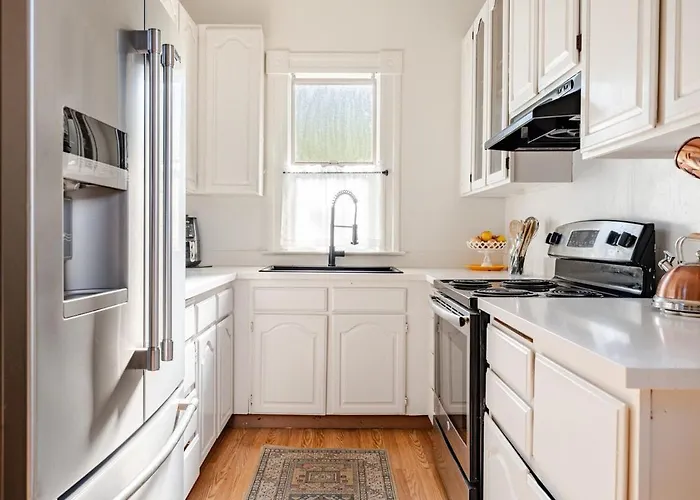 1932 Eduardian San Rafael Home, 3 Bed 2 Bath Upstairs Flat